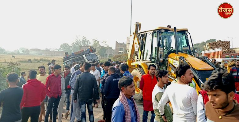 औरैया में एक बार फिर दिखा तेज़ रफ़्तार का कहर बाईपास पर पलटा ट्रक मौके पर हेल्पर की मौत चालक हुआ फरार