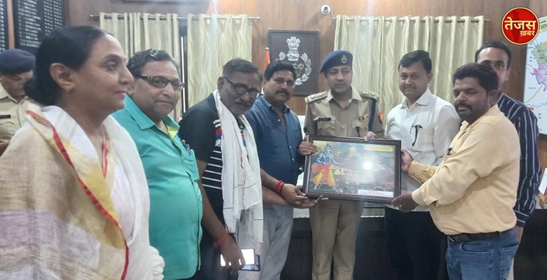 वरिष्ठ पुलिस अधीक्षक को उत्तर प्रदेश उद्योग व्यापार प्रतिनिधि मंडल ने किया सम्मानित