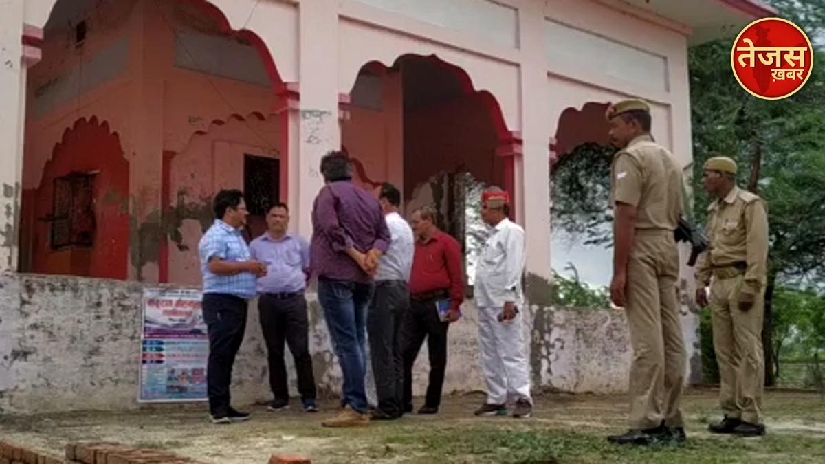 डीएम ने महामाई मंदिर में शहीदों के नाम की शिलापट्ट लगवाने की अपील की