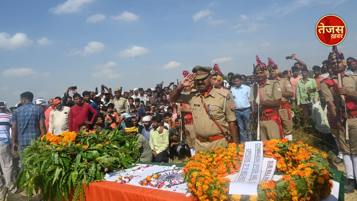 औरैया में डीएम-एसपी के साथ हजारों नम आंखों ने दी दिवंगत सेना के जवान अनुभव को श्रद्धांजलि