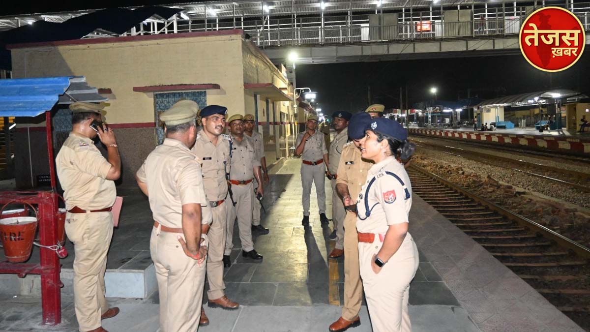 एसपी ने पैदल गस्त कर किया जनसंवाद, लोगों को दिलाया सुरक्षा का भरोसा