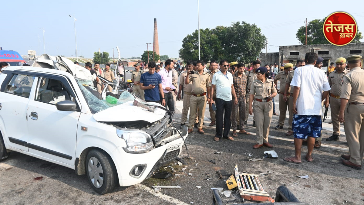 तेज रफ्तार कार आगे चल रहे कंटेनर में घुसी, तीन की मौत,कई घायल