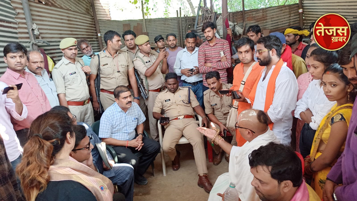 कब्रिस्तान की भूमि पर कब्जा करने आये लोगों को अधिकारियों ने समझा बुझाकर किया वापस