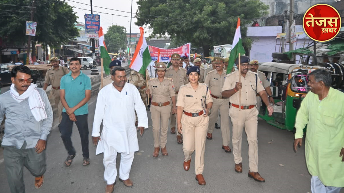  एकता,अखण्डता व सुरक्षा की भावना को सुदृढ करने हेतु पुलिस अधीक्षक के नेतृत्व में निकाला गया मार्च पास्ट* 