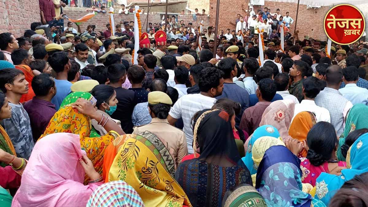 सड़क हादसे में शहीद हुए जवान का पार्थिव शरीर पहुंचा भर्रापुर गांव , शहीद की एक झलक देखने को उमड़ पड़ी भीड़