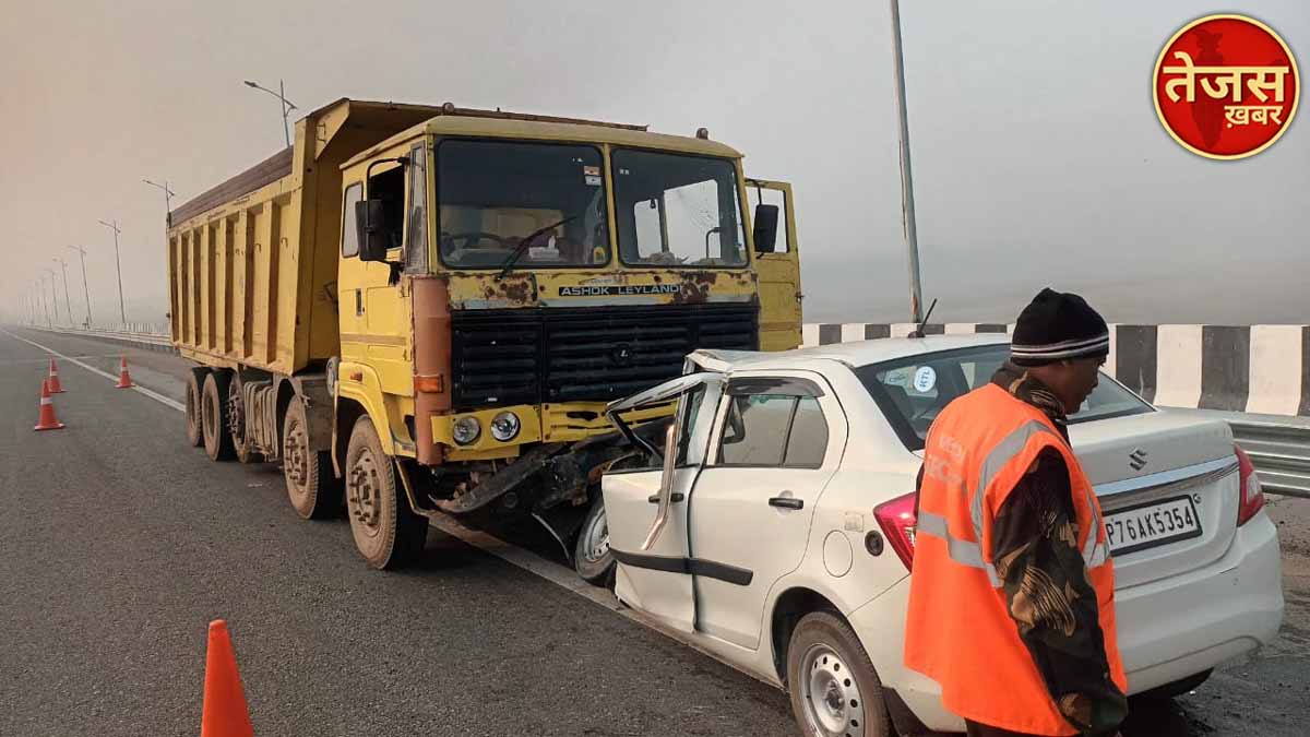 बुंदेलखंड एक्सप्रेस वे पर गलत दिशा से आ रहे डंपर ने कार में मारी टक्कर