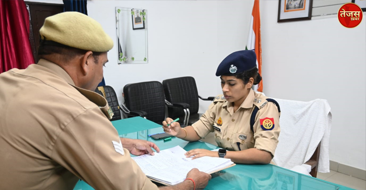 पुलिस अधीक्षक ने रिजर्व पुलिस लाइन में ली परेड की सलामी, किया निरीक्षण