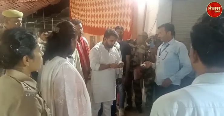 जिलाधिकारी,पुलिस अधीक्षक ने मंडी समिती में स्थित स्ट्रांग रूम में सुरक्षा व्यवस्था का लिया जायजा