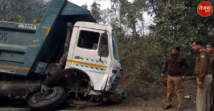 फिरोजाबाद में ट्रक की टक्कर से चाचा की मौत,भतीजा घायल
